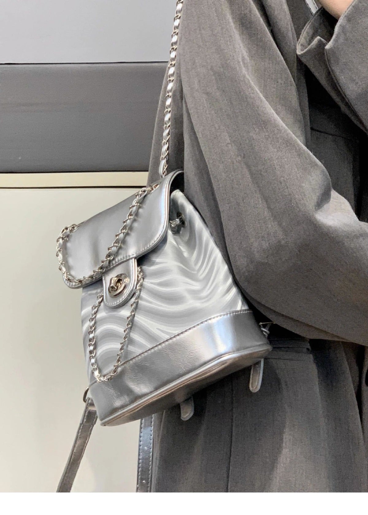 Chain Backpack Women's Water Ripple Fashion Travel Backpack Bags
